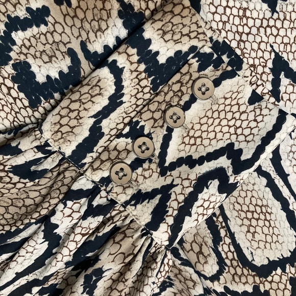 - Cabi serpentine blouse XL - Picture 9 of 10